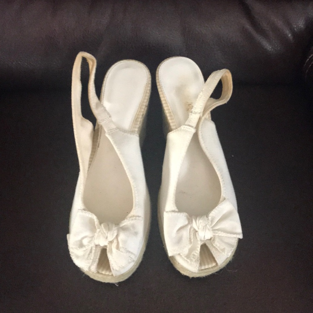 Nice shoes‼️ (MIA) very pretty with sundress’s 😍